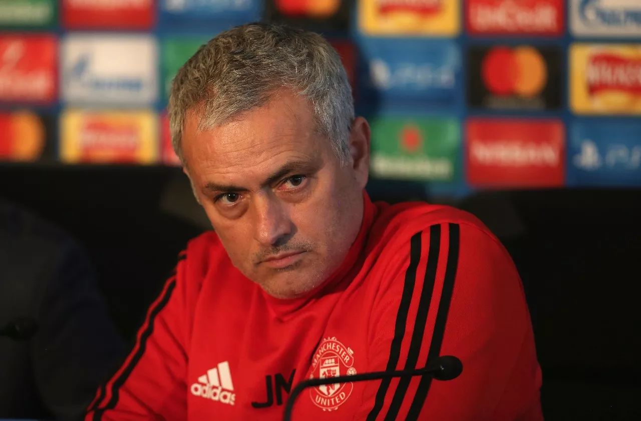 包含里昂内部会议纪要流出:关键时刻官宣签约,足总杯使命明确,团队化学反应显著的词条 包含里昂内部会议纪要流出:关键时刻官宣签约,足总杯使命明确,团队化学反应显著的词条