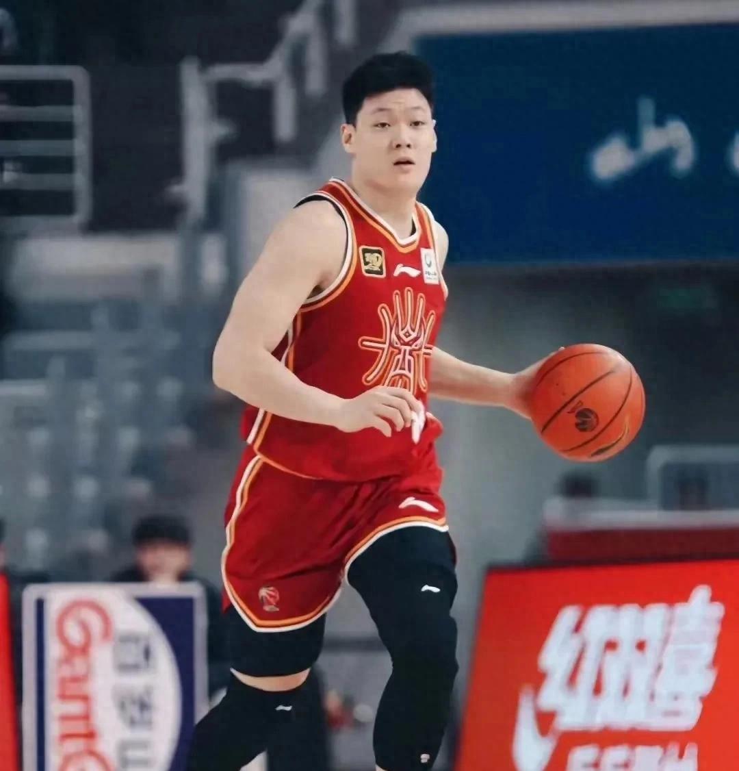 关于加时末段全明星赛传出新动向，广州队外线爆发，管理层表态：赛场秩序良好，训练强度明显提升的信息