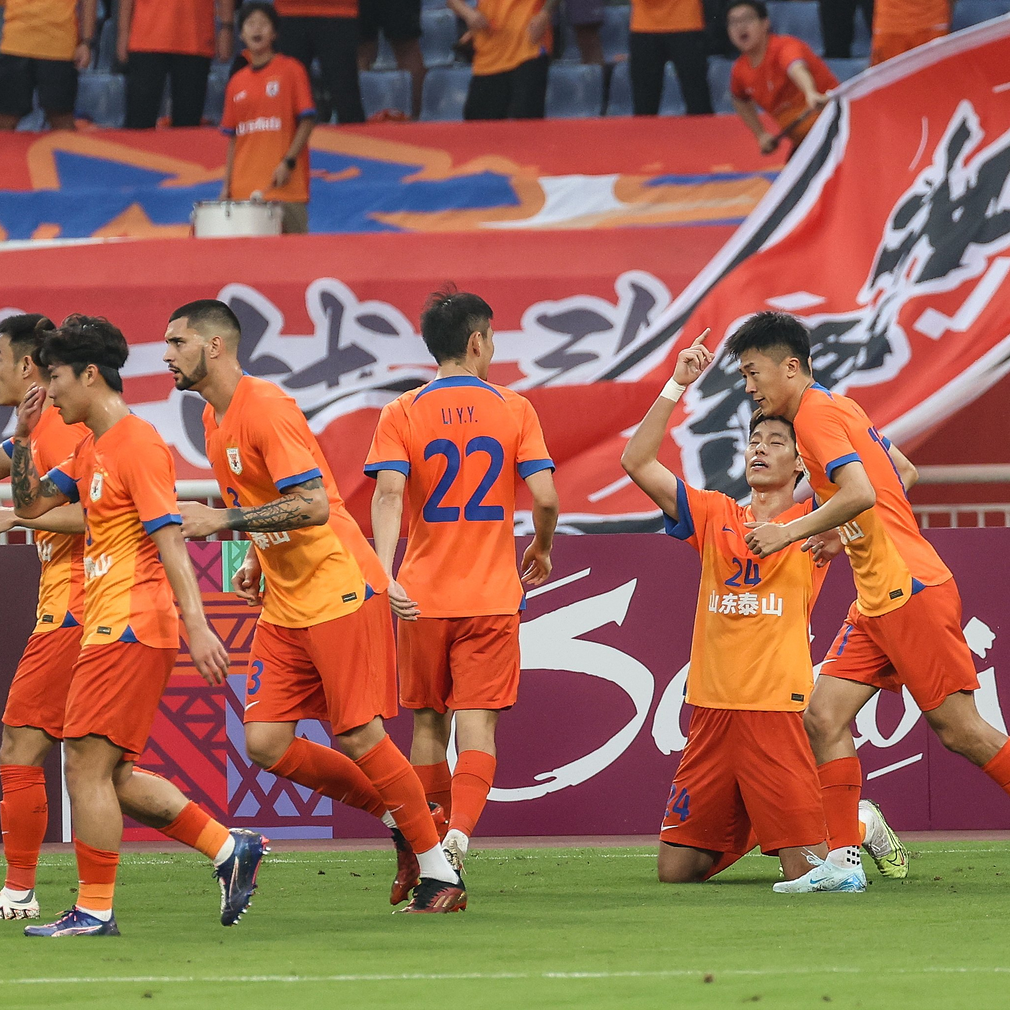 爱游戏-清晨中超传出新动向，比利亚雷亚尔篮板制胜，管理层表态——气氛紧张，年轻球员得到机会的简单介绍-爱游戏