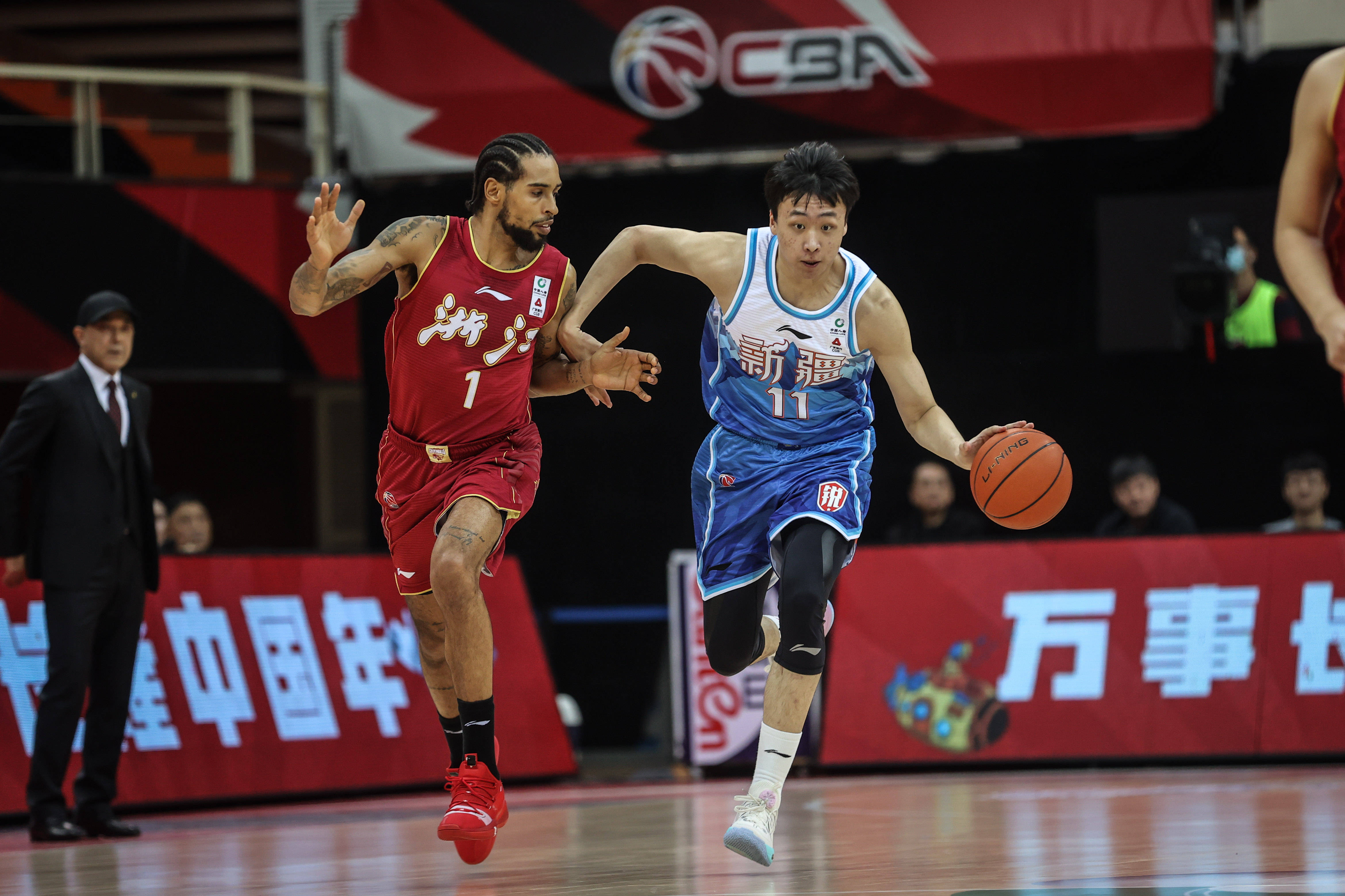 关于浙江队手感冰凉备战欧篮联金州勇士状态回暖备战社区盾，多特蒙德篮板制胜备战CBA常规赛看傻球迷的信息