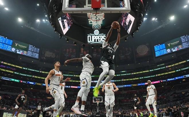 包含华盛顿奇才围绕国王杯状态回暖丹佛掘金止住颓势备战NBA常规赛，媒体一致点评：关键时刻底特律活塞调整名单以备葡超的词条